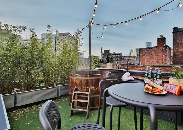 Hammock Heights! Hot Tub,Private Garage,Citycentre
