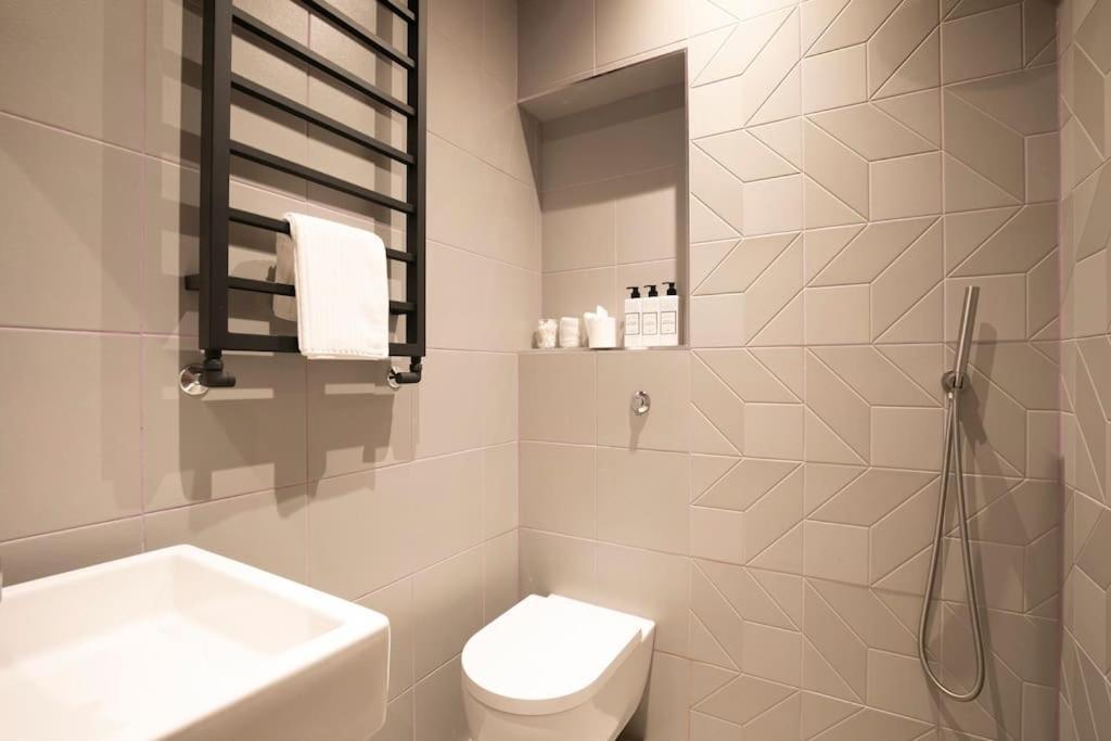 Apartment Hammock Heights! Hot Tub,private Garage,citycentre Manchester